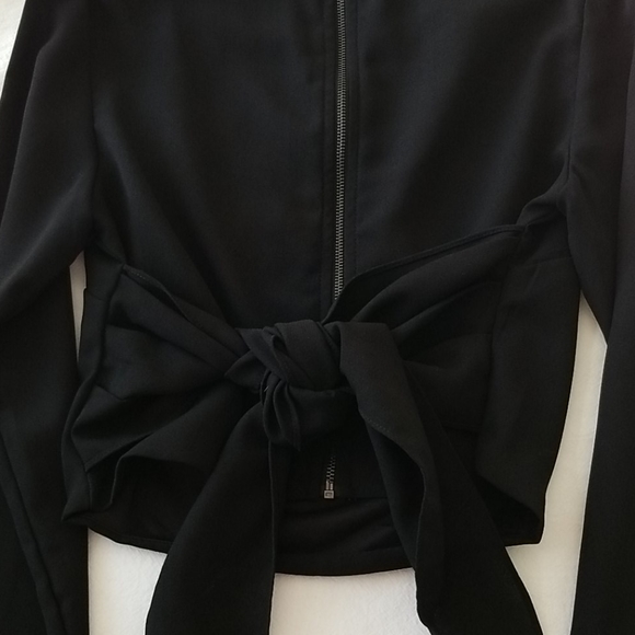 Black crop top - Picture 2 of 4